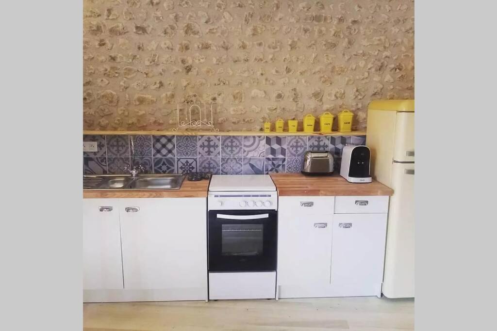 Hébergement de vacances As Seen On A New Life In The Sun - Beautiful 3 Bedroom With Shared Pool Montboyer