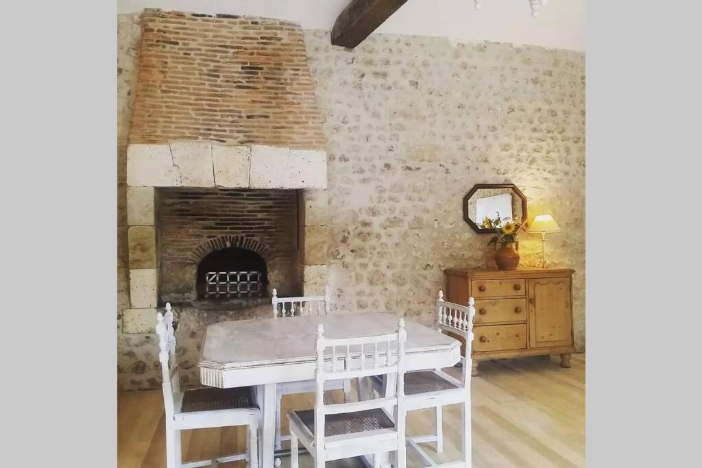 As Seen On A New Life In The Sun - Beautiful 3 Bedroom With Shared Pool Ferienhaus Montboyer